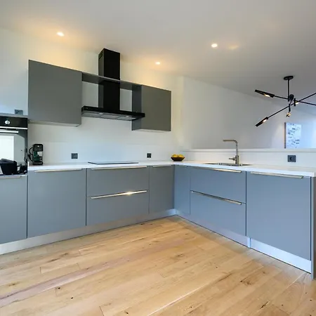 12, Apartments, 4-6 Pers, Central, Stunning View, Near Supermarket & Public Transport 4*