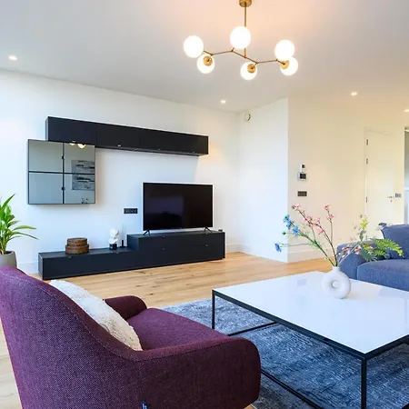 12, Apartments, 4-6 Pers, Central, Stunning View, Near Supermarket & Public Transport Aparthotel