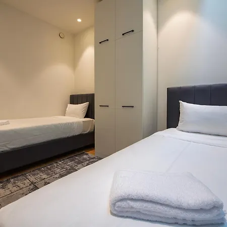 12, Apartments, 4-6 Pers, Central, Stunning View, Near Supermarket & Public Transport Aparthotel *