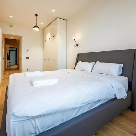 12, Apartments, 4-6 Pers, Central, Stunning View, Near Supermarket & Public Transport 4*