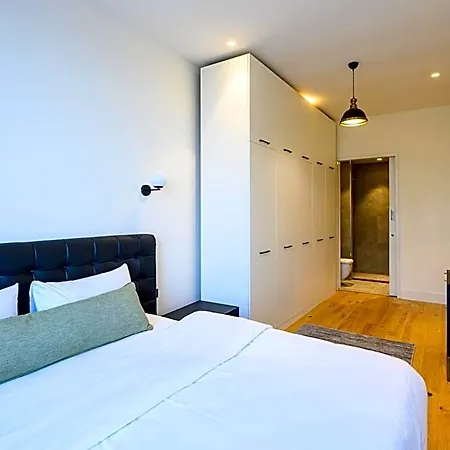 12, Apartments, 4-6 Pers, Central, Stunning View, Near Supermarket & Public Transport Lejlighedshotel