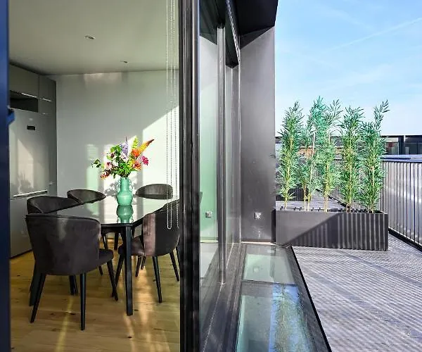 12, Apartments, 4-6 Pers, Central, Stunning View, Near Supermarket & Public Transport Aparthotel