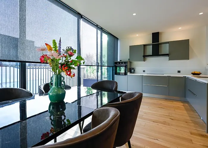 12, Apartments, 4-6 Pers, Central, Stunning View, Near Supermarket & Public Transport 4*