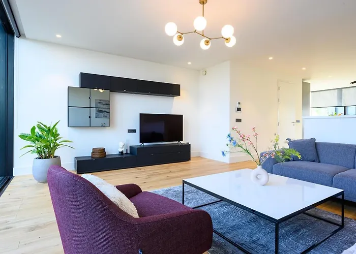 12, Apartments, 4-6 Pers, Central, Stunning View, Near Supermarket & Public Transport Aparthotel