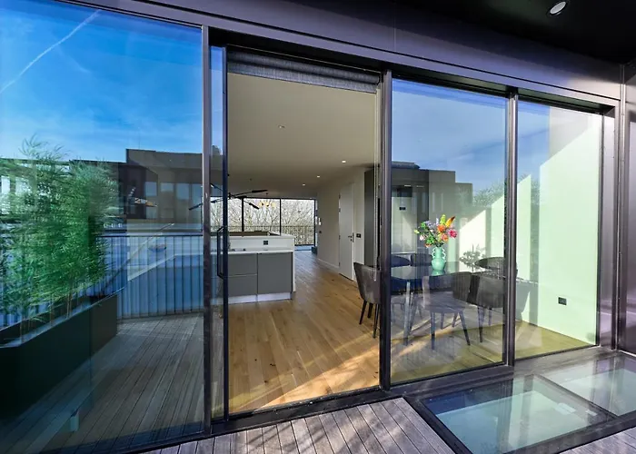 12, Apartments, 4-6 Pers, Central, Stunning View, Near Supermarket & Public Transport 4*