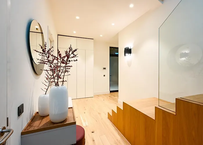 12, Apartments, 4-6 Pers, Central, Stunning View, Near Supermarket & Public Transport Aparthotel