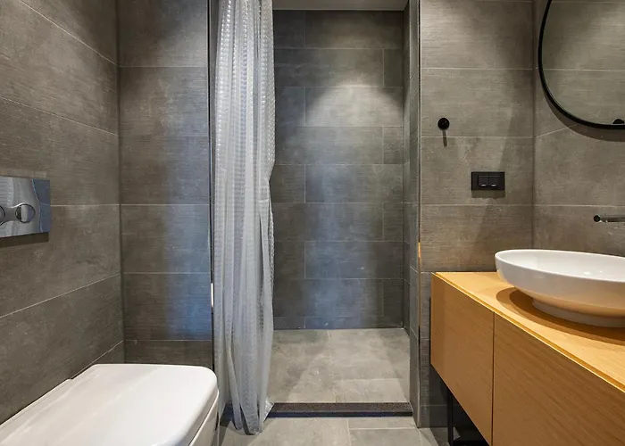 12, Apartments, 4-6 Pers, Central, Stunning View, Near Supermarket & Public Transport Aparthotel 4*