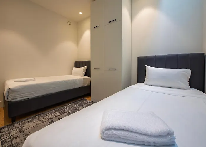 12, Apartments, 4-6 Pers, Central, Stunning View, Near Supermarket & Public Transport Aparthotel 4*