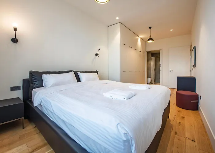 Aparthotel 12, Apartments, 4-6 Pers, Central, Stunning View, Near Supermarket & Public Transport