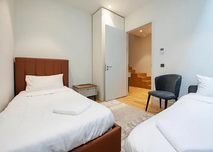 Aparthotel 12, Apartments, 4-6 Pers, Central, Stunning View, Near Supermarket & Public Transport 4*