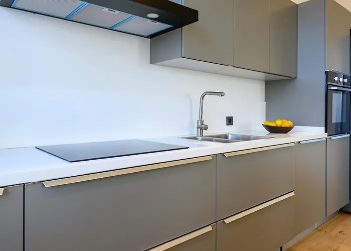 12, Apartments, 4-6 Pers, Central, Stunning View, Near Supermarket & Public Transport 4*