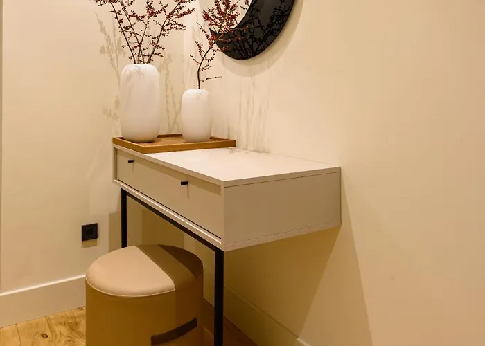 12, Apartments, 4-6 Pers, Central, Stunning View, Near Supermarket & Public Transport Aparthotel 4*