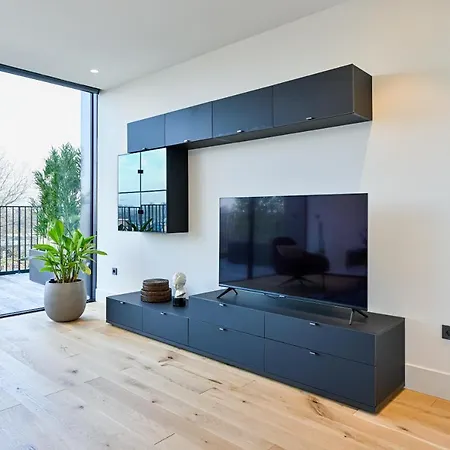 Hotel apartamentowy 12, Apartments, 4-6 Pers, Central, Stunning View, Near Supermarket & Public Transport