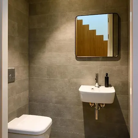 Hotel apartamentowy 12, Apartments, 4-6 Pers, Central, Stunning View, Near Supermarket & Public Transport 4*