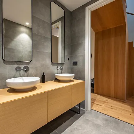 12, Apartments, 4-6 Pers, Central, Stunning View, Near Supermarket & Public Transport 4*