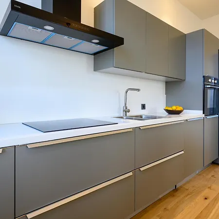 12, Apartments, 4-6 Pers, Central, Stunning View, Near Supermarket & Public Transport 4*