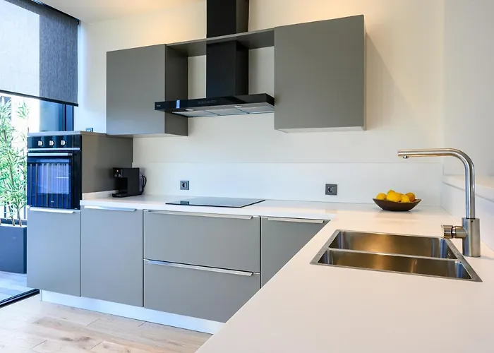 Lägenhetshotell 12, Apartments, 4-6 Pers, Central, Stunning View, Near Supermarket & Public Transport