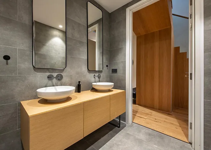 12, Apartments, 4-6 Pers, Central, Stunning View, Near Supermarket & Public Transport 4*