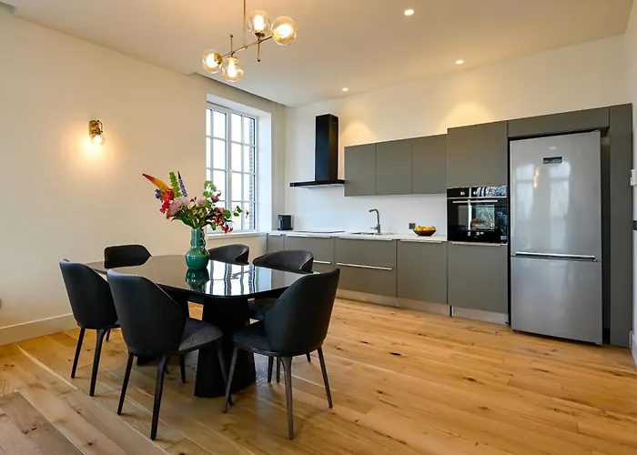 Lägenhetshotell 12, Apartments, 4-6 Pers, Central, Stunning View, Near Supermarket & Public Transport